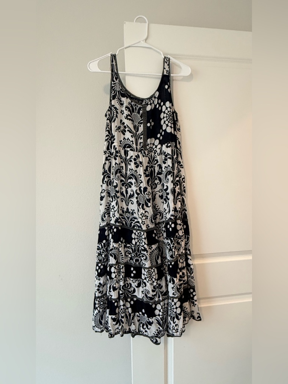 lola Black and White Patterned Sleeveless Maxi Dress